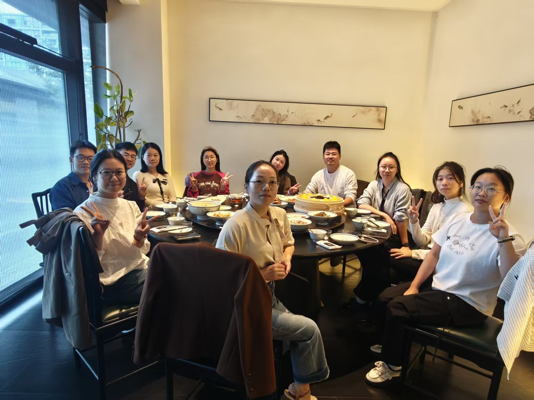 মনোনিবেশ করুন এবং শিখরে আরোহন করুন, হাসুন এবং বন্ধুত্ব সম্পর্কে কথা বলুন - কোম্পানির নর্থ পিক টিম বিল্ডিং কার্যকলাপ একটি সফল উপসংহারে এসেছে